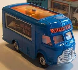 Patates Frites version of the Smith\'s Karrier Joe\'s Diner Mobile Canteen by Corgi