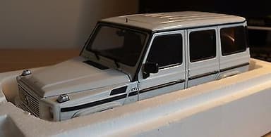 1/18 AUTOART MERCEDES-BENZ G-WAGON IN WHITE-RAREST COLOUR-MINT/NEW-POLISHED