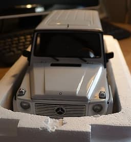 1/18 AUTOART MERCEDES-BENZ G-WAGON IN WHITE-RAREST COLOUR-MINT/NEW-POLISHED