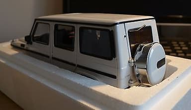 1/18 AUTOART MERCEDES-BENZ G-WAGON IN WHITE-RAREST COLOUR-MINT/NEW-POLISHED