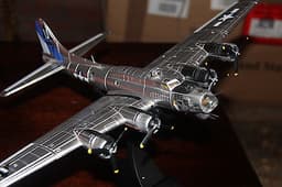 1:72 Corgi "Sentimental Journey" B-17 silver Boeing B-17G Flying Fortress A33307