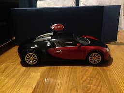 AUTOART BUGATTI 16.4 Veyron Production Version 1/12- Red/ Black