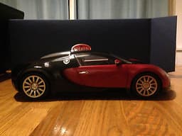 AUTOART BUGATTI 16.4 Veyron Production Version 1/12- Red/ Black