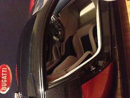 AUTOART BUGATTI 16.4 Veyron Production Version 1/12- Red/ Black