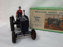 Britains farm vehicle 128F  Fordson MAJOR Tractor, rubber tyres