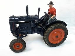 Britains farm vehicle 128F  Fordson MAJOR Tractor, rubber tyres