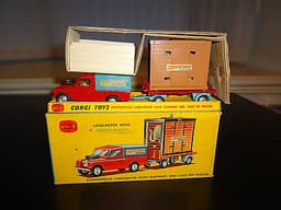 Corgi Gift Set no 19 Chipperfields Land-Rover with Elephant and Cage on Trailer