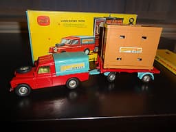 Corgi Gift Set no 19 Chipperfields Land-Rover with Elephant and Cage on Trailer