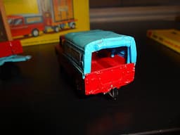 Corgi Gift Set no 19 Chipperfields Land-Rover with Elephant and Cage on Trailer