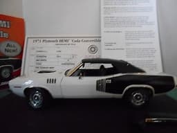 Danbury Mint 1:24 scale 1971 Plymouth Hemi Cuda Convertible in Sno White