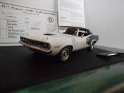 Danbury Mint 1:24 scale 1971 Plymouth Hemi Cuda Convertible in Sno White