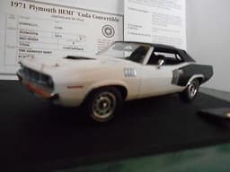Danbury Mint 1:24 scale 1971 Plymouth Hemi Cuda Convertible in Sno White