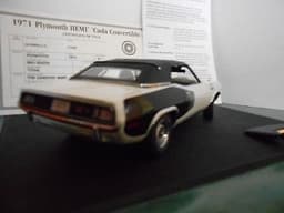 Danbury Mint 1:24 scale 1971 Plymouth Hemi Cuda Convertible in Sno White