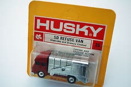Mint HUSKY model No.25 REFUSE VAN within red & yellow blister card