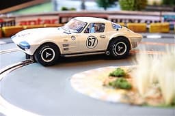 Revell Monogram Slot Car Corvette Grand Sport Road America 1964 Analogue