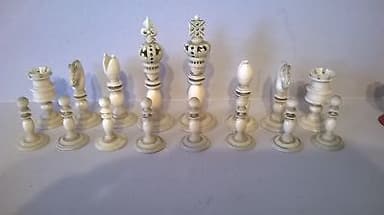 STUNNINGLY BEAUTIFUL ANTIQUE LUND CARVED & TURNED 1855-1865  CHESS SET