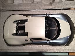 1/12 AUTOART BUGATTI EB 16.4 VEYRON HYPERCAR Ice blue/Pearl white