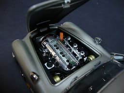 Aston Martin DB5 James Bond 007 Danbury Mint 1:24 Scale - Excellent Orig. Cond.