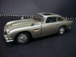 Aston Martin DB5 James Bond 007 Danbury Mint 1:24 Scale - Excellent Orig. Cond.