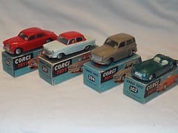CORGI gift set 1 CAR TRANSPORTER AND 4 CARS ORIGINAL RARE COLOUR