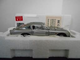 Danbury Mint 1:24 scale 1964 Aston Martin DB5 James Bond 007