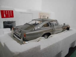 Danbury Mint 1:24 scale 1964 Aston Martin DB5 James Bond 007