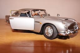 DANBURY MINT JAMES BOND 007 ASTON MARTIN DB5 1:24 scale Diecast model