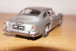 DANBURY MINT JAMES BOND 007 ASTON MARTIN DB5 1:24 scale Diecast model