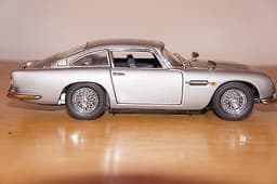 DANBURY MINT JAMES BOND 007 ASTON MARTIN DB5 1:24 scale Diecast model