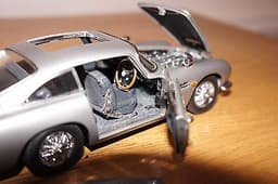DANBURY MINT JAMES BOND 007 ASTON MARTIN DB5 1:24 scale Diecast model
