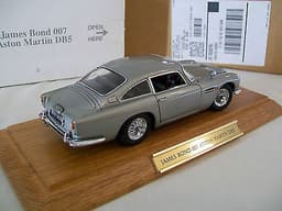 DANBURY MINT JAMES BOND 007 ASTON MARTIN DB5 with ORIGINAL BOXES and OAK DISPLAY