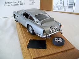 DANBURY MINT JAMES BOND 007 ASTON MARTIN DB5 with ORIGINAL BOXES and OAK DISPLAY