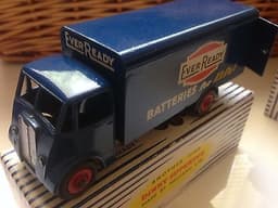 Dinky 918 Guy Van Ever Ready Diecast