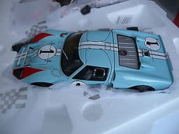 Exoto 1:18 Diecast 1966 Ford GT40 Mk II Le Mans Aficionado Deluxe Gift Set