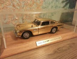 James Bond 007 22ct Gold Plated Diecast Aston Martin DB5 Danbury Mint 1/24 Scale