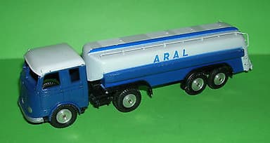 Marklin #8032 Mercedes Articulated "ARAL" Tanker