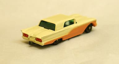 Matchbox Lesney No 75 Ford Thunderbird , Regular Black Plastic Wheels Black Base