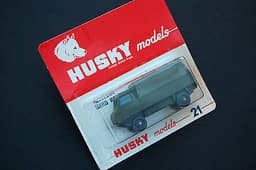 Mint HUSKY models No.21 MILITARY LAND ROVER within red blister card