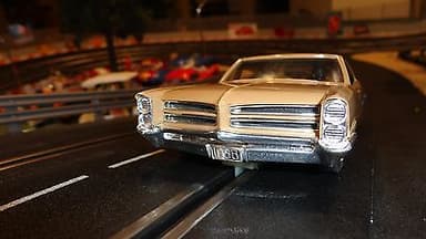 MPC 1/24 1966 Bonneville Slot Car with Dynamic 8 lug Pontiac wheels Near perfect