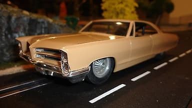 MPC 1/24 1966 Bonneville Slot Car with Dynamic 8 lug Pontiac wheels Near perfect