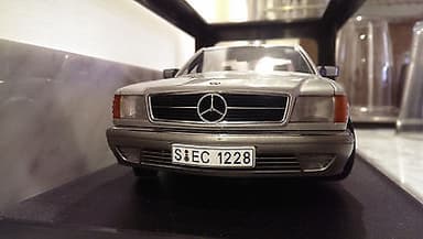 1/18 Mercedes Benz 500 SEC ( W 126 ) by Autoart VERY RARE