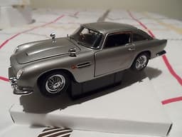 Aston martin db5 danbury mint 007 james bond car 1:24 scale