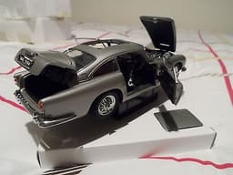Aston martin db5 danbury mint 007 james bond car 1:24 scale
