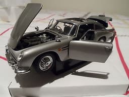 Aston martin db5 danbury mint 007 james bond car 1:24 scale