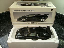 Autoart 1/18 Lamborghini Countach 5000s in Black, SUPER RARE.