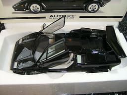 Autoart 1/18 Lamborghini Countach 5000s in Black, SUPER RARE.