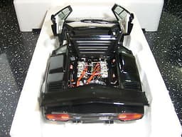 Autoart 1/18 Lamborghini Countach 5000s in Black, SUPER RARE.