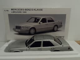 AUTOart Mercedes E320 1:18 silver