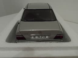 AUTOart Mercedes E320 1:18 silver