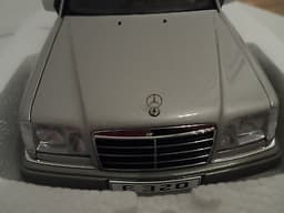 AUTOart Mercedes E320 1:18 silver